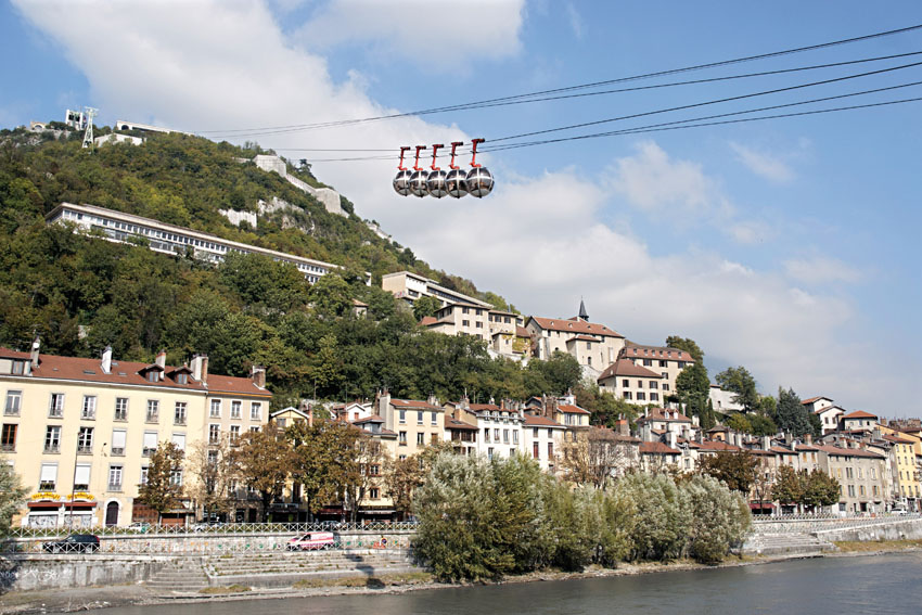 Les quais et le téléphérique de la Bastille